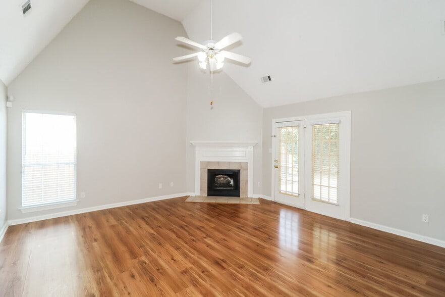 Building Photo - 9441 Club Walk Ct