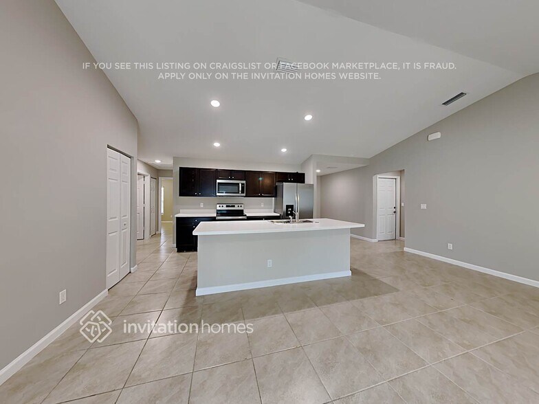 Building Photo - 1659 SW Realty St