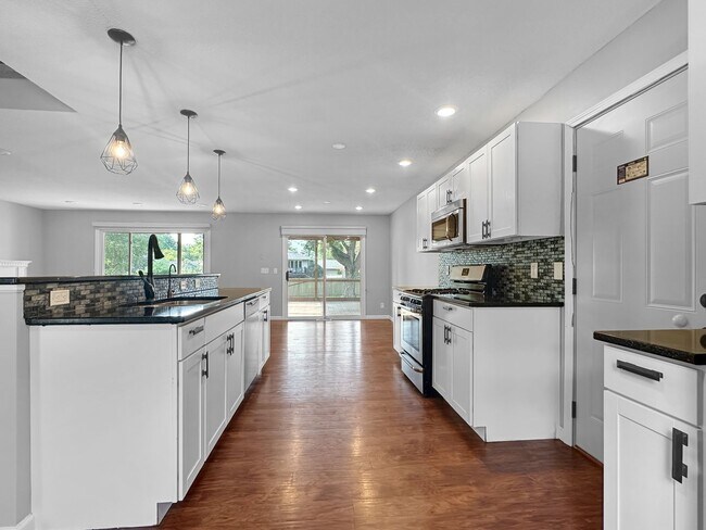 Building Photo - 2814 Woodridge Ln