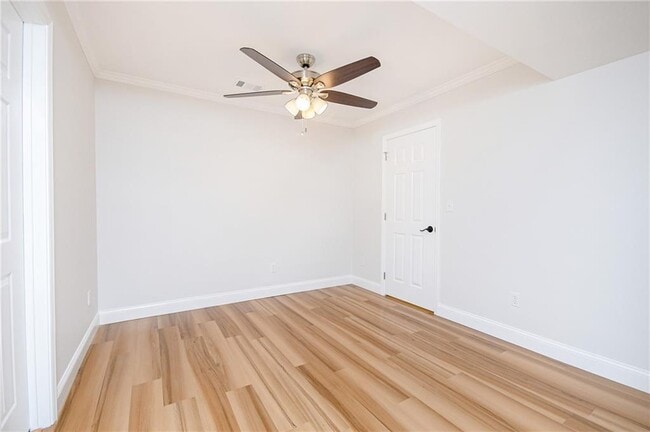 Building Photo - 5041 Alexander Ave