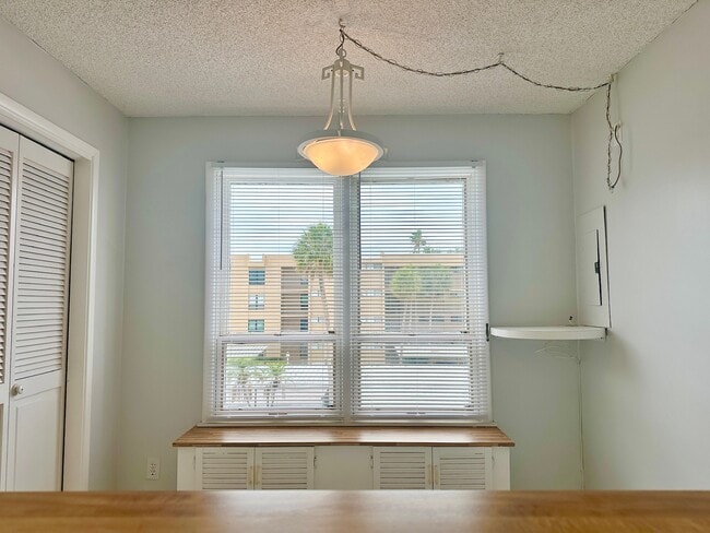 Building Photo - 2617 Cove Cay Dr