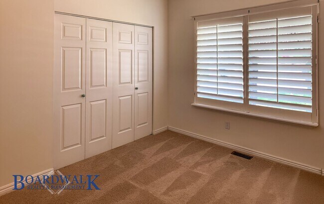 Building Photo - Modern Living Meets Mountain Lifestyle in Sandy