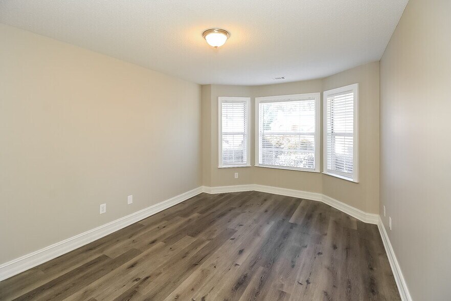 Building Photo - 93 Gleneagles Way