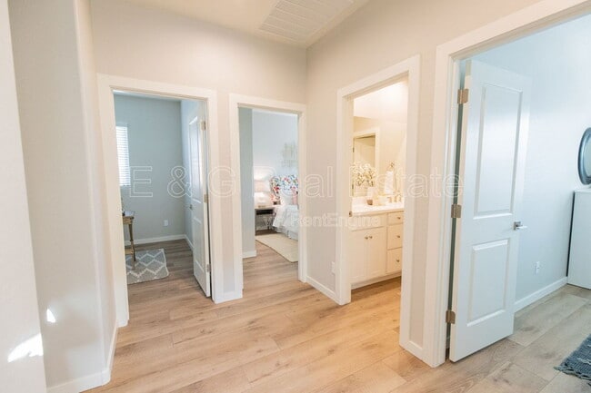 Building Photo - 3726 E Flower St