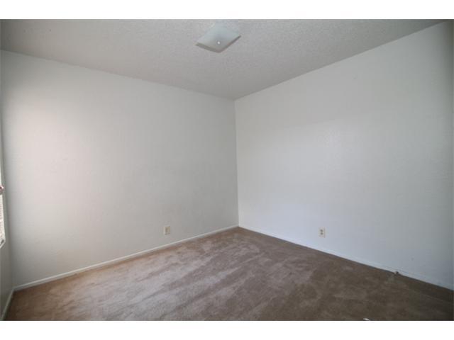 Building Photo - Spacious 3 Bedroom, 2 Bath Duplex in Prime...
