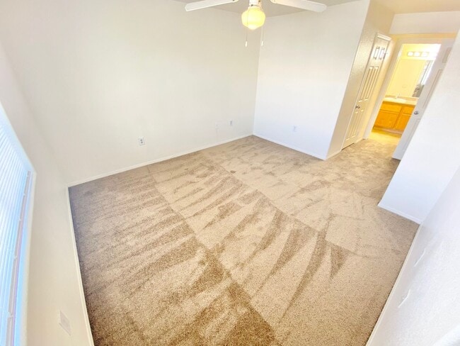 Building Photo - GORGEOUS 2 BEDROOM 2 BATH UPSTAIRS UNIT.