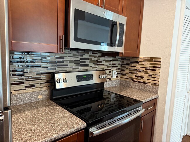 Building Photo - 7575 Cambridge St