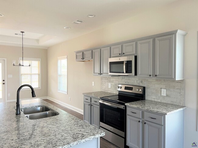 Building Photo - 202 Red Tail Cir