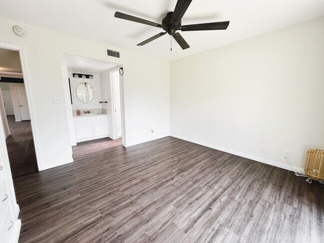 Building Photo - Turnkey 3-Bedroom Home with Modern Upgrade...
