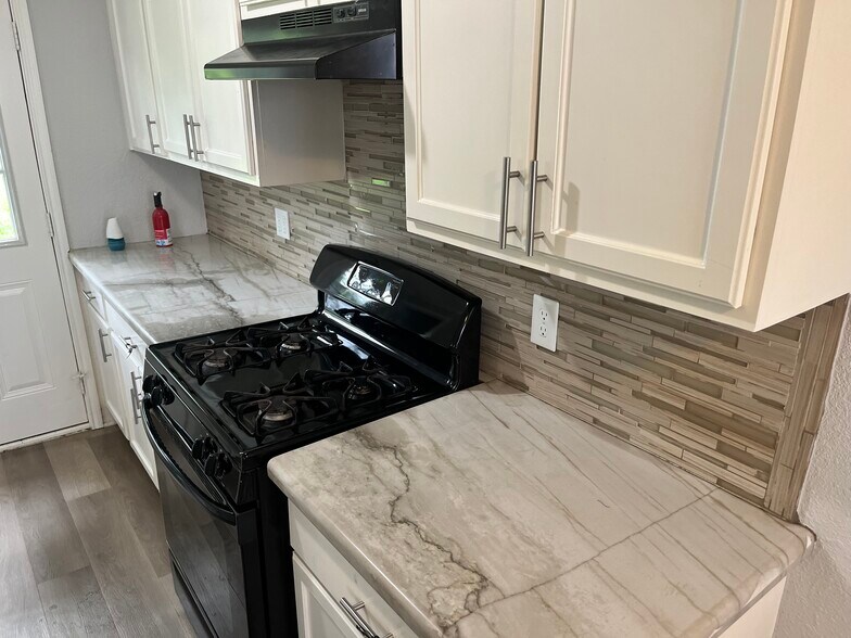 Building Photo - 6817 Anderson St