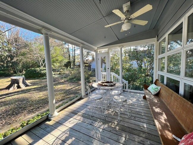 Building Photo - 4 Lee St