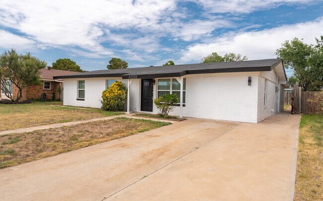 Building Photo - 4209 Redbud Ave