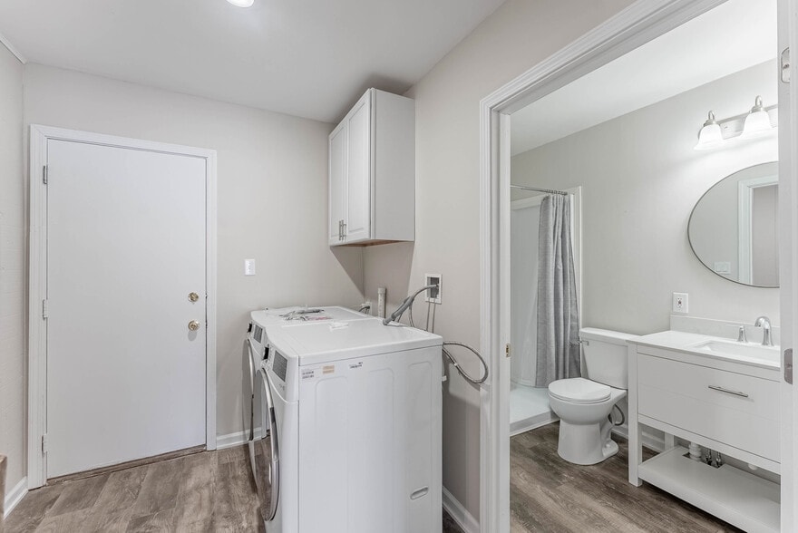 Building Photo - 125 S Main St