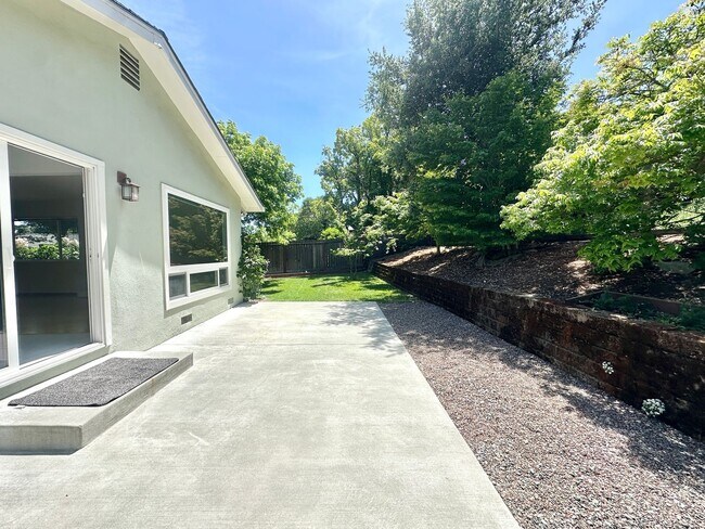 Building Photo - Charming Terra Linda Home in San Rafael