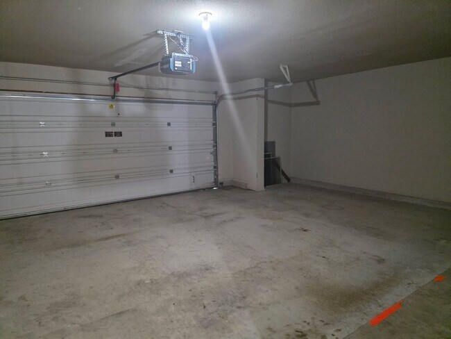 Building Photo - Come make this lovely 4 bedroom 2 bath, 2+...