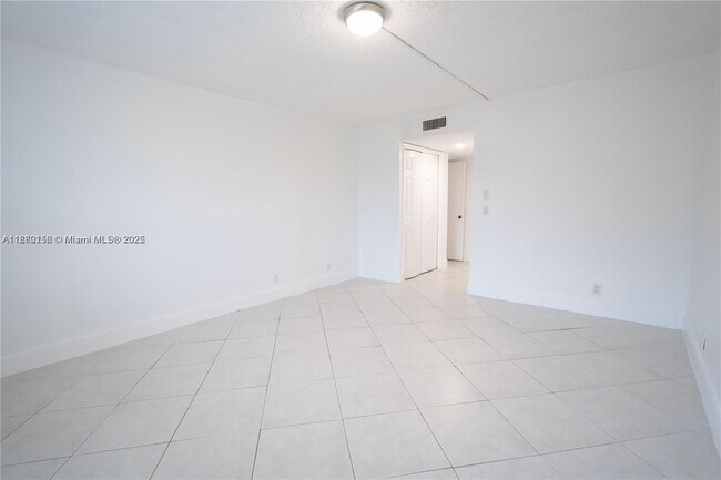 Building Photo - 16471 Blatt Blvd