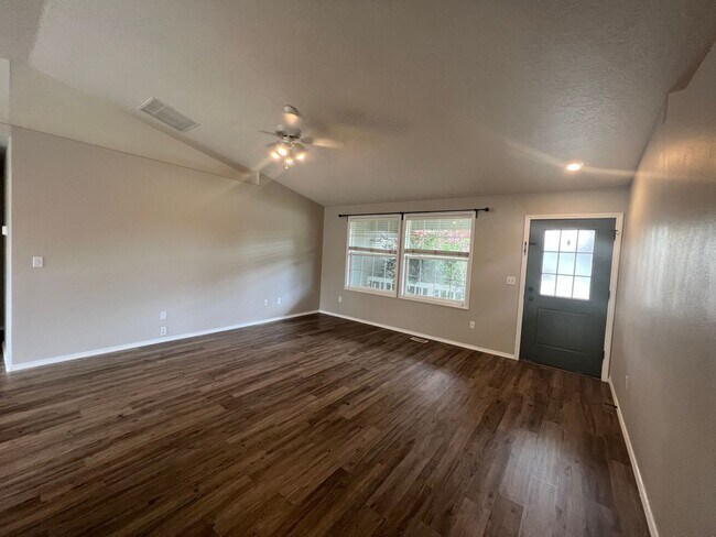 Building Photo - 4 Bedroom 2 Bath Home in Northwest Boise available soon!