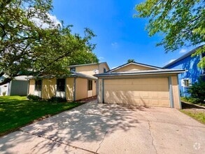 Building Photo - 3 Bed 2 Bath Close to Hughes Staduim