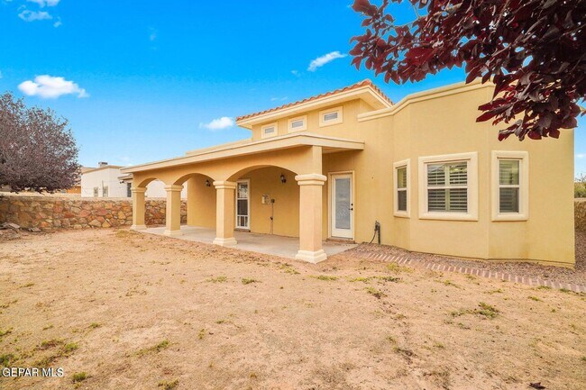 Building Photo - 14117 Rainbow Point Dr