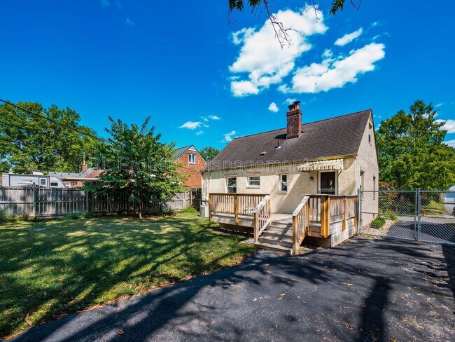 Building Photo - 925 S Chesterfield Rd