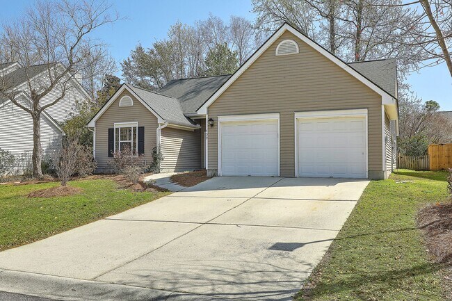 Building Photo - Gorgeous Home in Mt Pleasant's Belle Hall!
