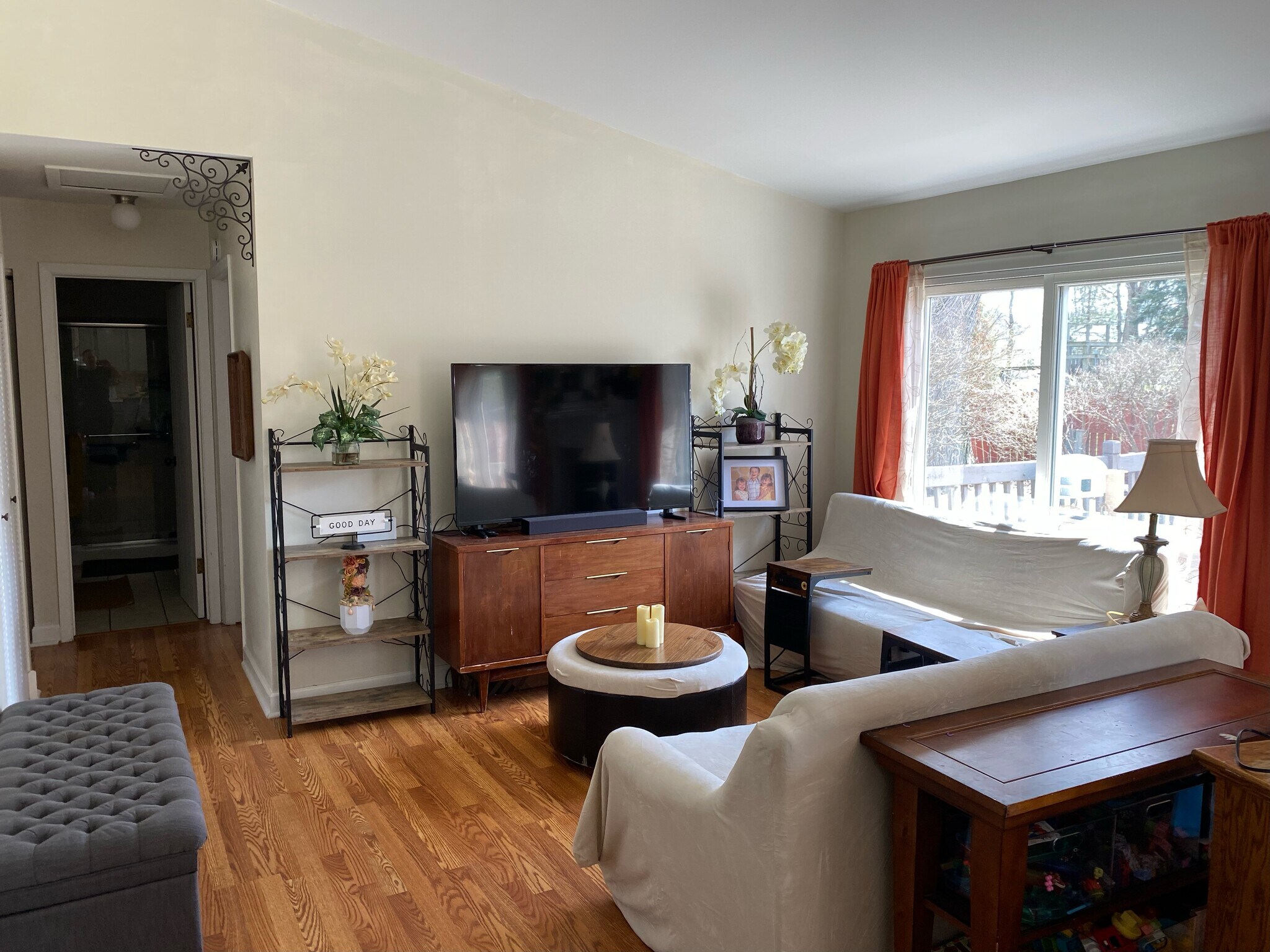living room - 821 Dartmouth Dr