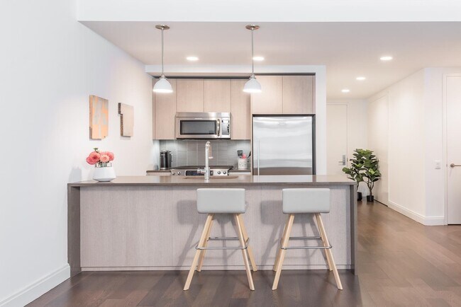 Building Photo - 148 1st St