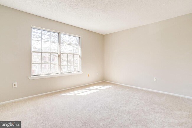 Building Photo - 7758 New Providence Dr