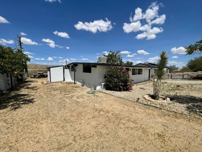 Building Photo - 61650 El Reposo St