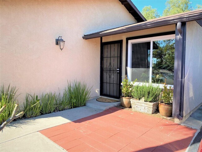 Building Photo - 4524 Royal Oak Dr