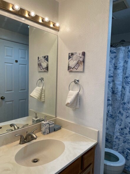 Secondary Bathroom Full Bath - 11115 E Alameda Ave