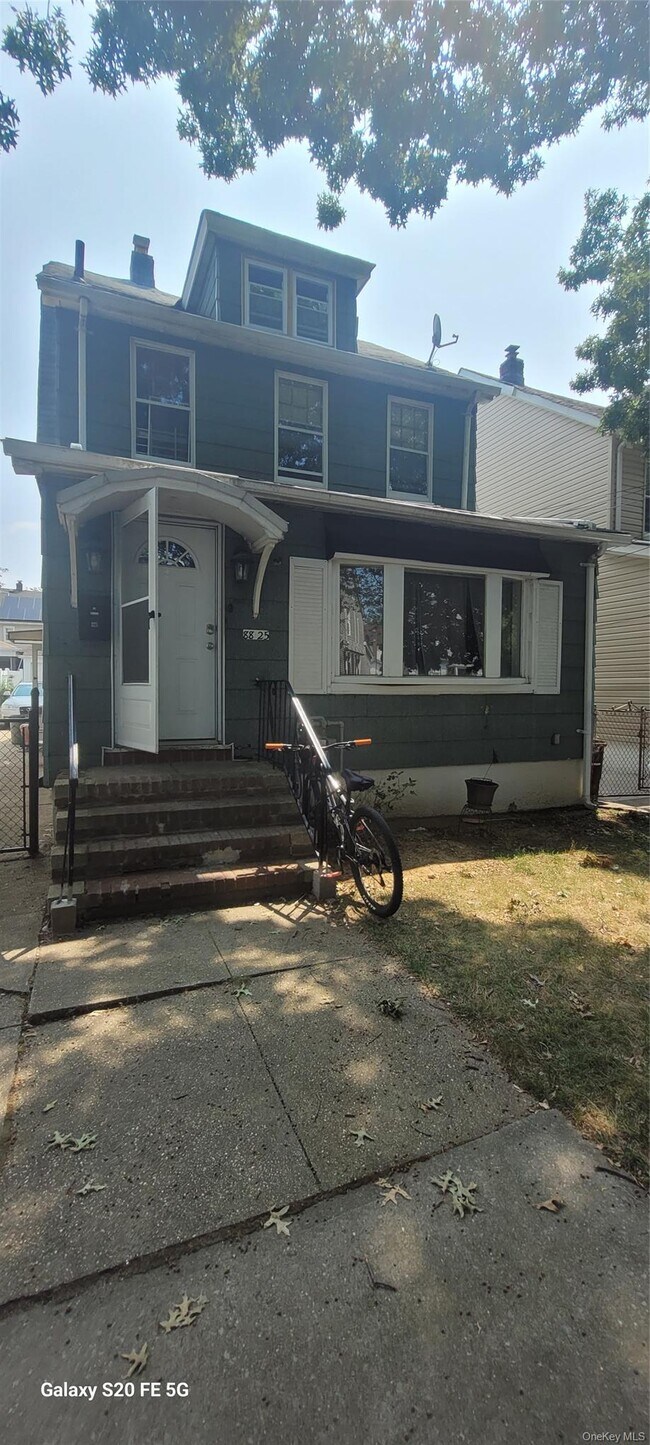 Building Photo - 88-25 Lyman St