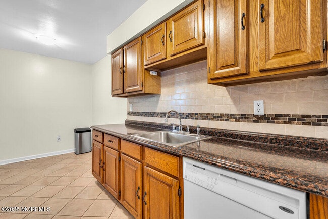 Building Photo - 438 Oak Knoll Dr