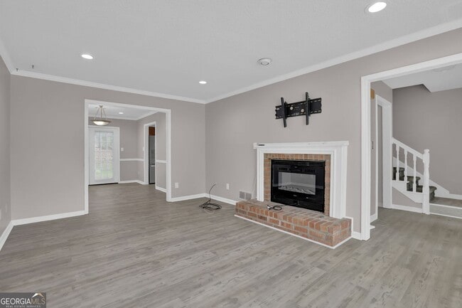 Building Photo - 255 Triple Oaks Dr