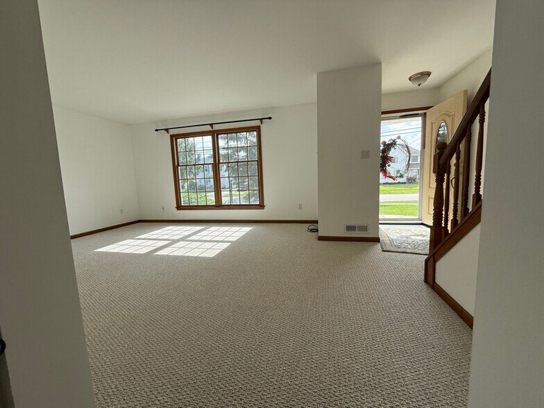 Building Photo - 236 Crabapple Ln