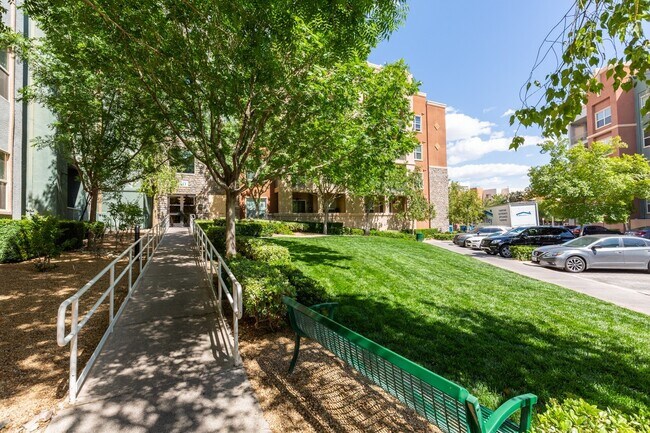 Building Photo - Manhattan Condo - South Las Vegas Blvd.