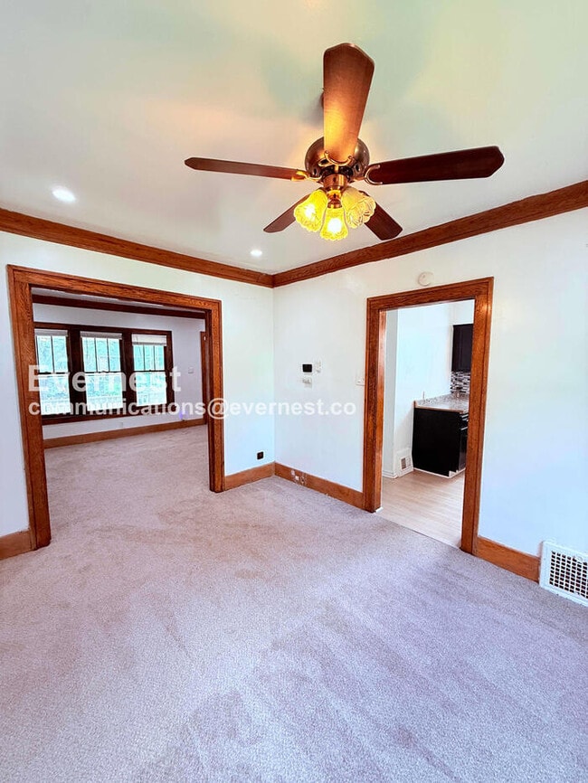 Building Photo - 4 Bed/2 Bath Home with Fenced Yard / Vouchers Accepted / Available Soon!