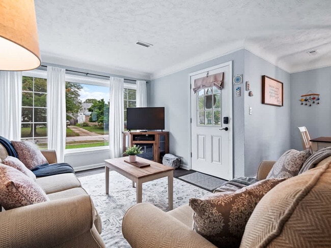 Building Photo - 6771 Greenleaf Ave