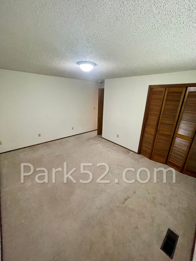 Building Photo - $500 Off 1st Full Month! 2 Bedroom Townhom...