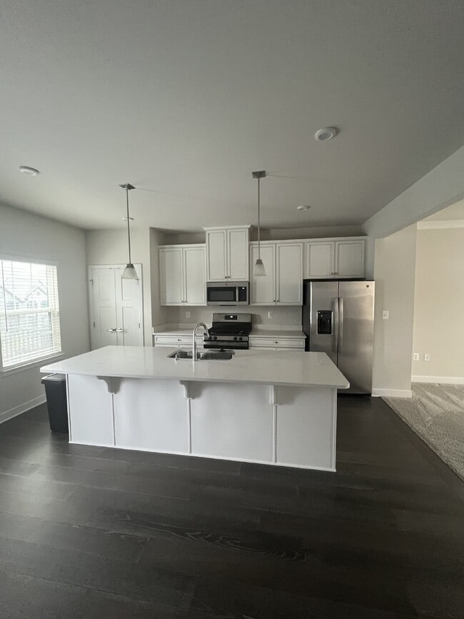 Building Photo - Exceptional 3-Level Corner Unit Townhome w...