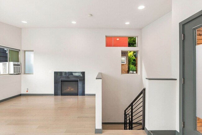 Building Photo - 1540 Sturgus Ave S