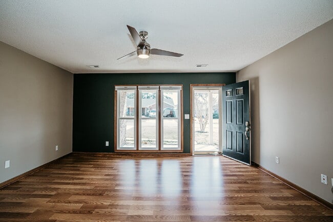 Building Photo - Move-In Ready! 3-Bed Home with Spacious Backyard