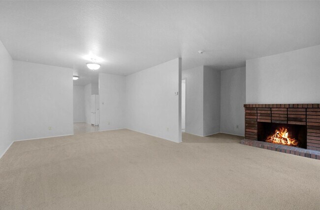 Building Photo - Spacious 2BD/1.5BTH Condo in Lynnwood - Mo...