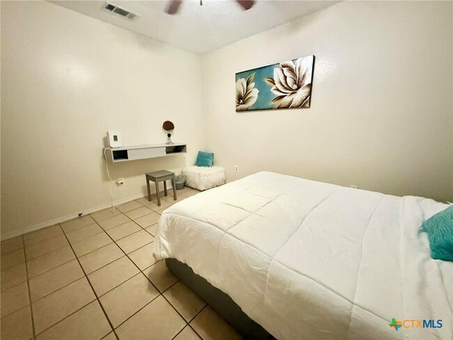 Building Photo - 907 Haynes Dr