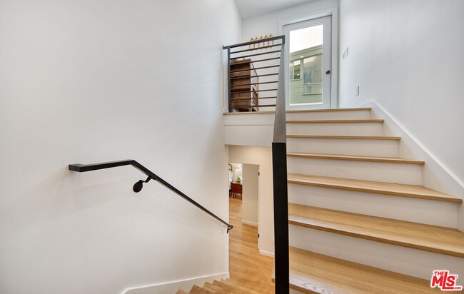 Building Photo - 6623 Esplanade