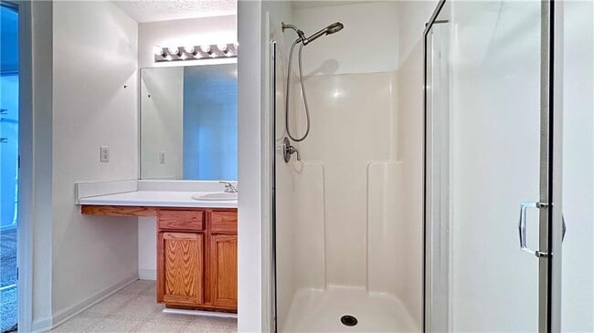 Building Photo - 6243 Shoreview Cir