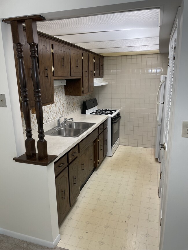 Building Photo - 7449 Sycamore Ct