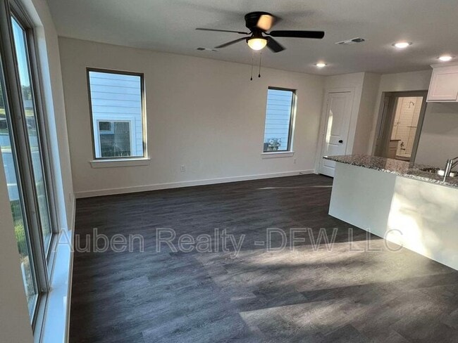 Building Photo - 2428 S Fannin Ave