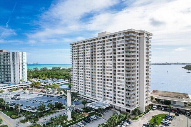 Building Photo - 300 Bayview Dr
