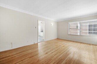 Building Photo - 458 N Gardner St